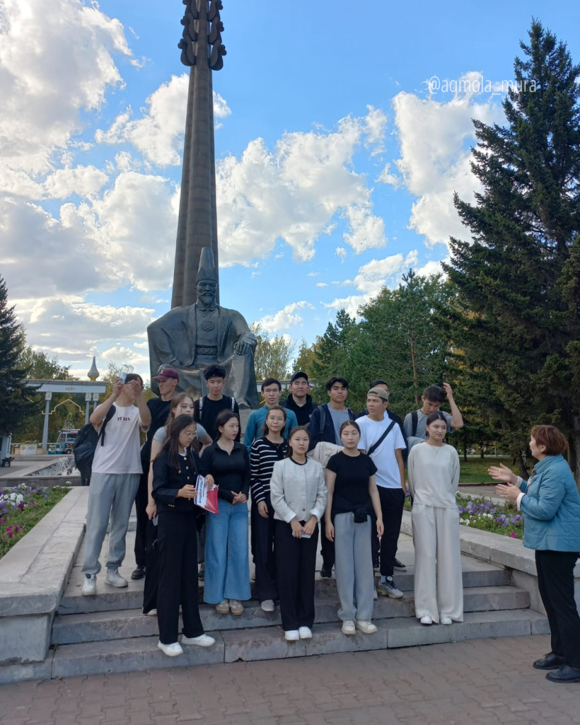 Экскурсия «Көкшетау қаласының тарихи-мәдени мұрасы»: стела «Тәуелсіздік»,  памятник «Абылай хана», и бюст «К. Сатбаев» 1