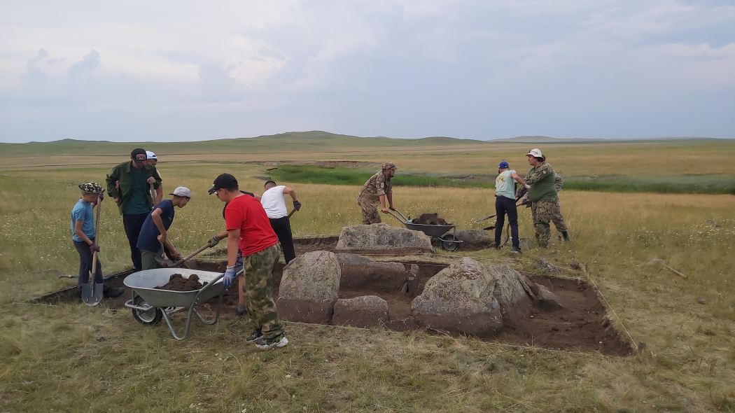 АРХЕОЛОГИЧЕСКИЕ РАСКОПКИ В ЗЕРЕНДИНСКОМ РАЙОНЕ 0
