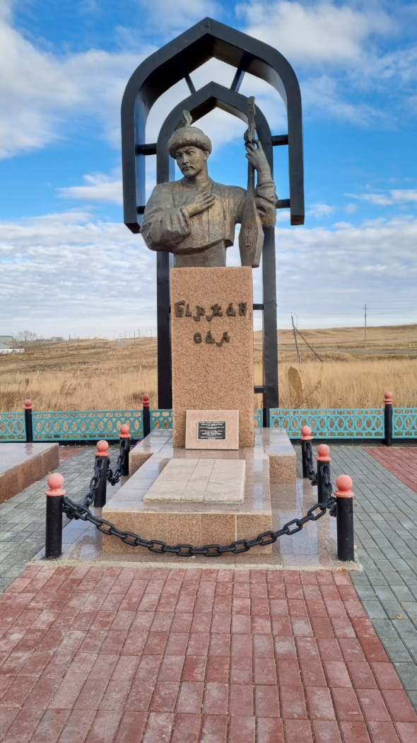 Халық композиторы Біржан Қожағұлұлының жерленген жері (1832-1897 жылдар) (бюст, стела) 1