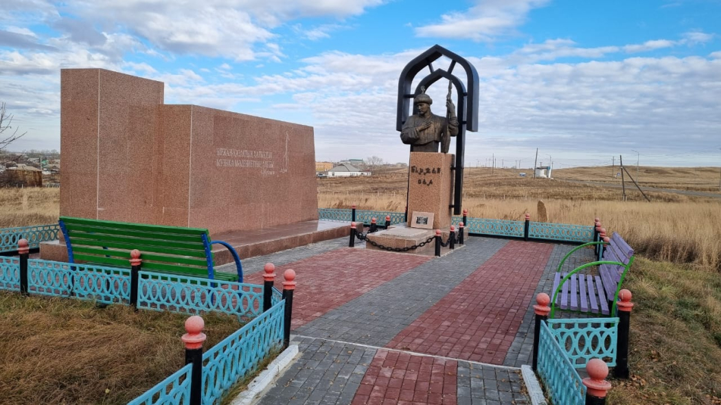 Халық композиторы Біржан Қожағұлұлының жерленген жері (1832-1897 жылдар) (бюст, стела) 0