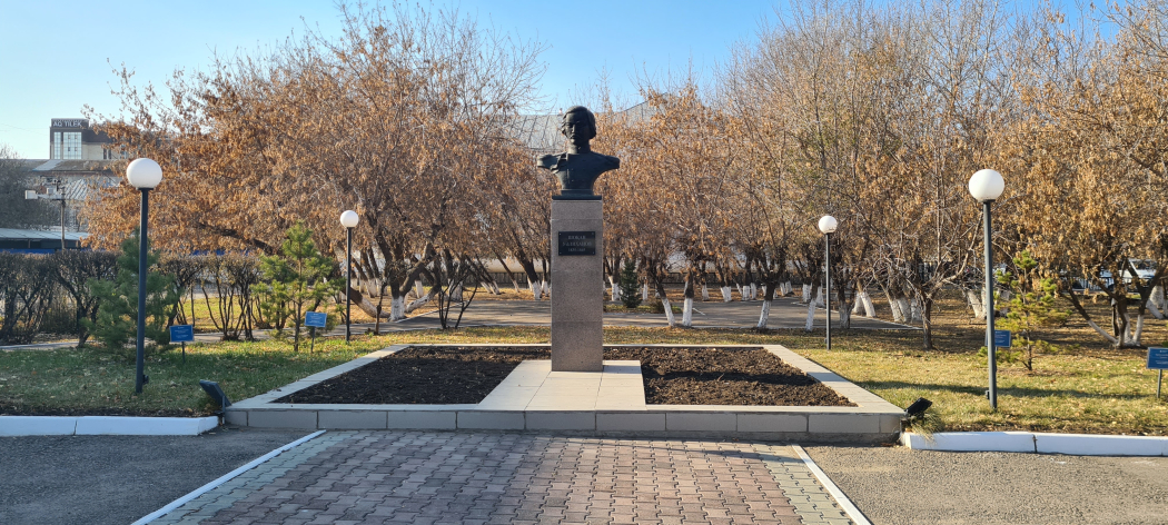 Шоқан Уәлиханов мүсіні 2