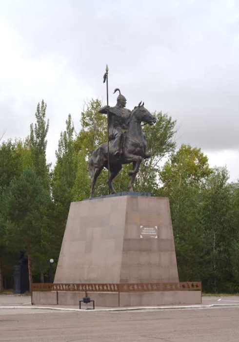 Бөгенбай батырдың аттағы мүсіні 4