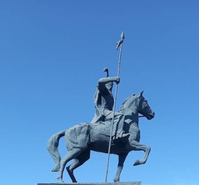 Бөгенбай батырдың аттағы мүсіні 1